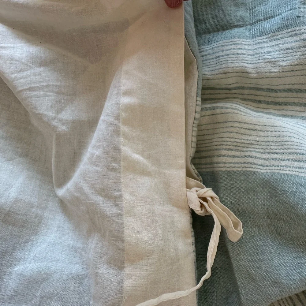 WEST ELM King Sized Duvet Cover Seafoam and Cream Striped Excellent Condition!